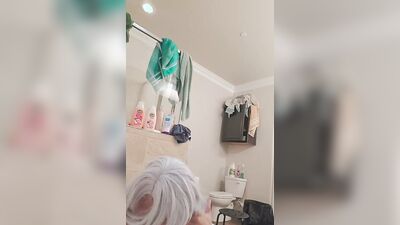 Cyno Cosplay Oiling up in the Tub