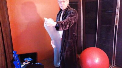 122) Round 2 Balloon Fun for Daddy with Blue WB28LN and Q646