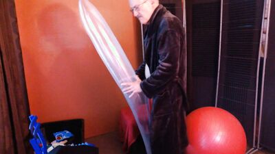 122) Round 2 Balloon Fun for Daddy with Blue WB28LN and Q646