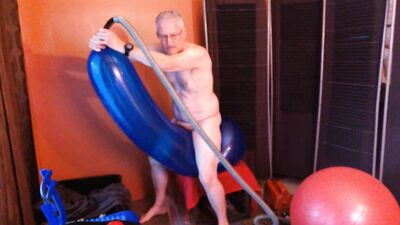 122) Round 2 Balloon Fun for Daddy with Blue WB28LN and Q646