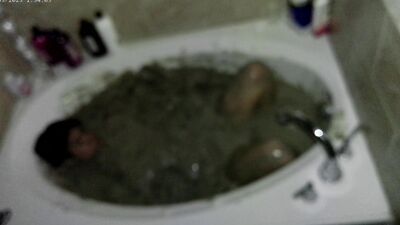 Mudbath Boy at Late Night 3