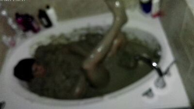 Mudbath Boy at Late Night 3