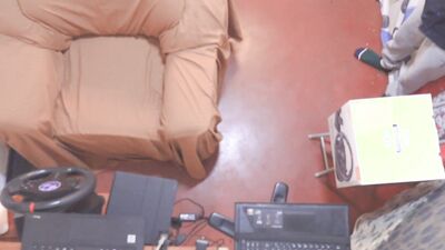 Hot Neighbour helps me to fix my joystick