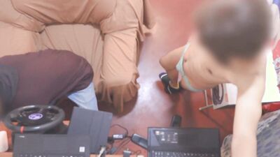 Hot Neighbour helps me to fix my joystick