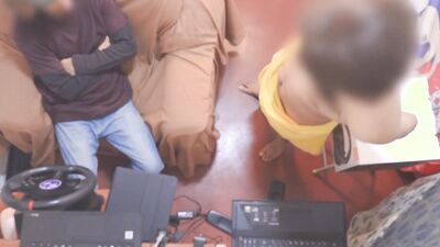 Hot Neighbour helps me to fix my joystick