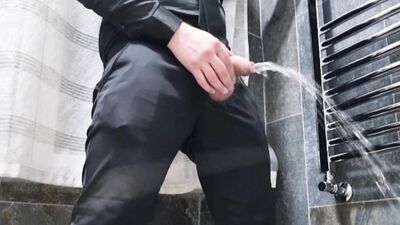 I LOVE TO MAKE YOU WATCH | WHILE CUMMING AND PISSING - MOANING AND ENDLESS HANDJOB WITH A HUGE ITALIAN COCK