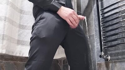 I LOVE TO MAKE YOU WATCH | WHILE CUMMING AND PISSING - MOANING AND ENDLESS HANDJOB WITH A HUGE ITALIAN COCK