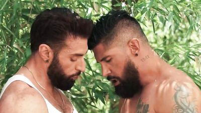 MEN - Scott Carter Watches Justin Jett Working Out In The Park, Joins Him For A Different Workout