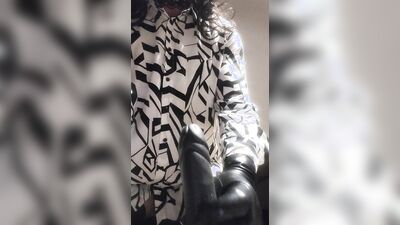 Amateur Crossdresser jerking cum