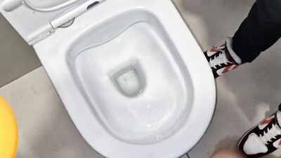 Handsome passerby in a shopping mall sucks a man's huge cock toilette with cum!