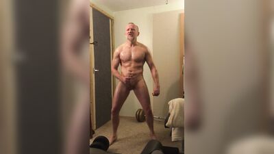Verbal bodybuilder Daddy with big dick shows off, flexes muscles, oils up and jerks off