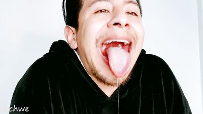 Tongue well salivated