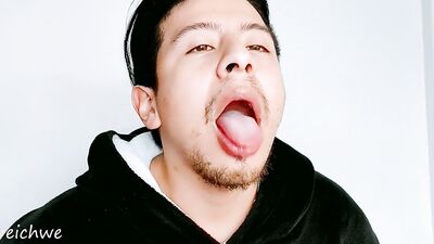 Tongue well salivated