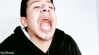 Tongue well salivated