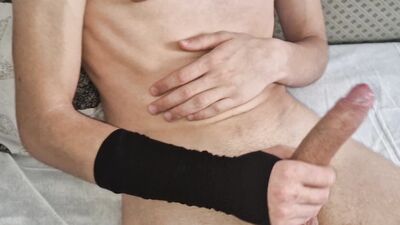 A horny, rough dominant fucked a handsome man bareback with a splash of cum !