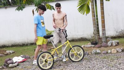 Latino boy Milcon needs the big uncut cock of handyman Xander