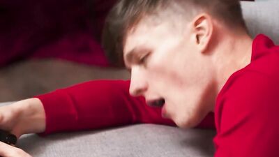 MEN - Dom King Plays Video Games On Christmas Morning While Jake Preston Sneakily Sucks His Cock
