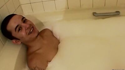 Horny Wiley Loves Wanking While Soaking In His Bathtub