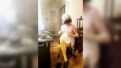 Diana gets naked, plugs herself in and jerks off