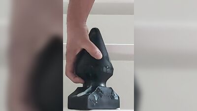 Huge all black 11cm plug