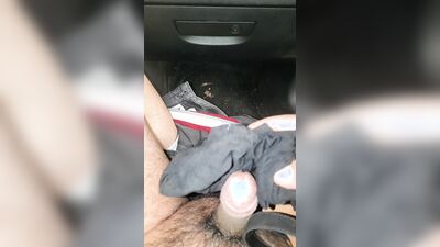 mechanic found black heels in customer floorboard