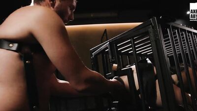 BighandsFF Takes Full Advantage Of Axel Abysses Caged Hole