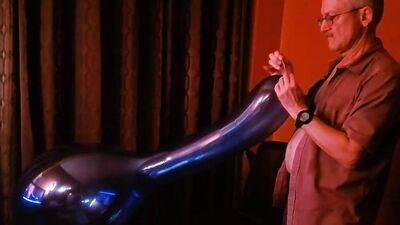 141) Extra Long Neck Round Balloon Fun - Balloonbanger
