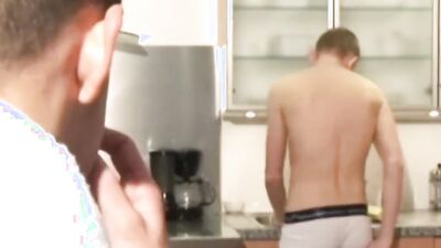 BullDogxxx - Two sausages and eggs for the Twinks' breaky