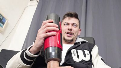 JERKING OFF WITH MY TOY !