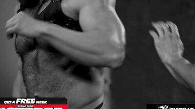 Muscle Hunk Devours Morgxn Thicke’s Curved Cock in Studio