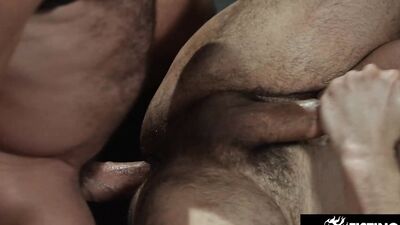 Muscle Hunk Devours Morgxn Thicke’s Curved Cock in Studio