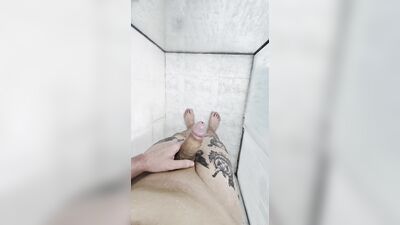 I JERKED OFF AT THE GYM SHOWER