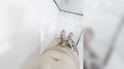 I JERKED OFF AT THE GYM SHOWER