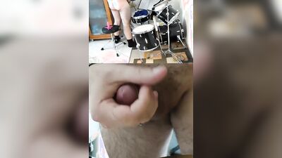 Drummer aprendice gets a new seat