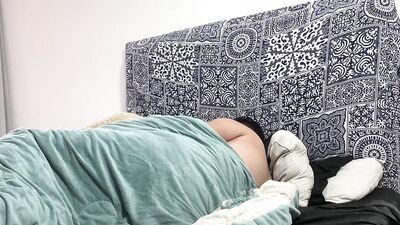 I'm very cold, my stepbrother fucks me unexpectedly to give me a little warmth