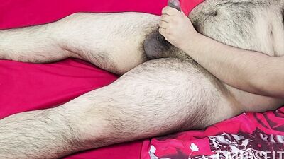 Hairy fat chili jerks himself until he finishes