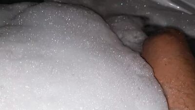 WHO WOULD LIKE TO KEEP ME COMPANY? I HOT TUB WANK AND RELAXING MUSIC - COME PLAY WITH MY COCK FULL OF FOAM