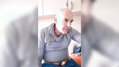 A Long Masturbation with a Nice Piss in the Glass Cup
