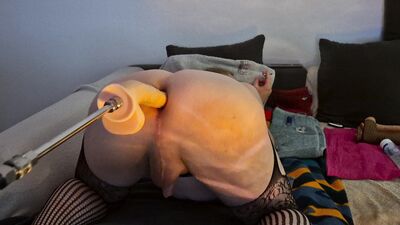 Squezzing out my juicy fuckhole