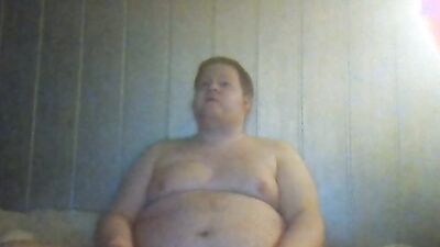 Fat boy moans and has the spas of his life