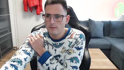 German cute boy jerks off twice on livecam and plays with dildo
