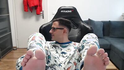 German cute boy jerks off twice on livecam and plays with dildo