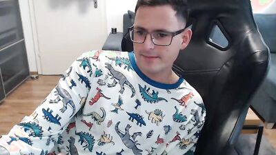 German cute boy jerks off twice on livecam and plays with dildo