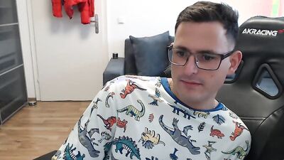 German cute boy jerks off twice on livecam and plays with dildo