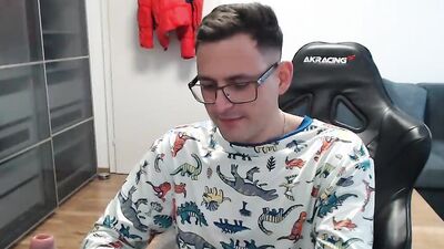German cute boy jerks off twice on livecam and plays with dildo