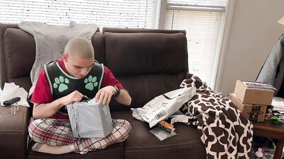 Mar 17 2023 - Unboxing my blue pup hood & heavy chain lead
