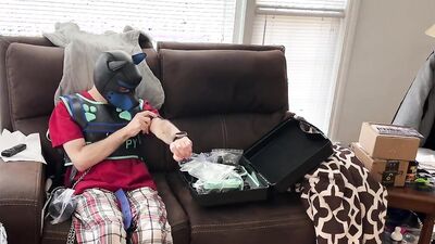 Mar 17 2023 - Unboxing my blue pup hood & heavy chain lead