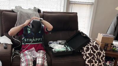 Mar 17 2023 - Unboxing my blue pup hood & heavy chain lead