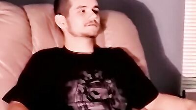 Service gets his big pecker pleasures by horny twink