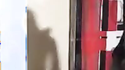 Un petit minet ce fais sauter par un agent edf